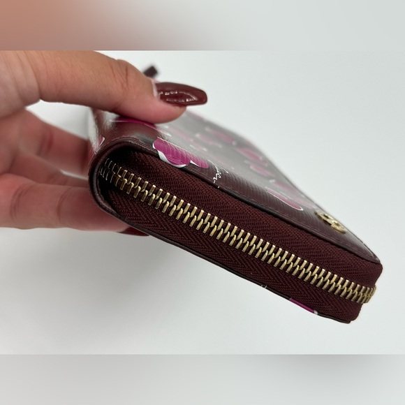 GUCCI LIMITED EDITION Betty Interlocking G Heartbeat Print Zip Around Wallet - Picture 11 of 14